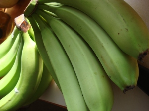 Jup. Het zijn bananen. Maar ze zijn groen. 